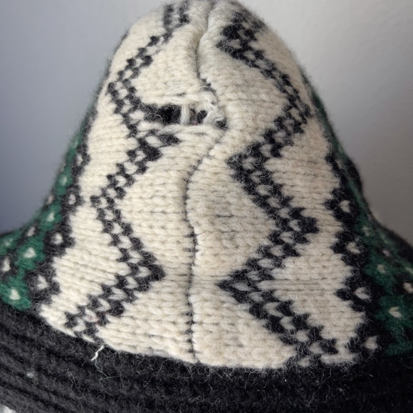 Cambridge Lamb’s Wool Sweater - Picture 5 of 6